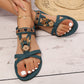 👡 50% RABATT NU! 🌸 Kvinnors runda tå platta andningsbara sandaler – Blommiga metalldetaljer & justerbar rem – Dämpad fotbädd – perfekt för sommarens långa promenader eller avslappnade dagar ✨🌿