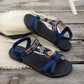 👡 50% RABATT NU! 🌸 Kvinnors runda tå platta andningsbara sandaler – Blommiga metalldetaljer & justerbar rem – Dämpad fotbädd – perfekt för sommarens långa promenader eller avslappnade dagar ✨🌿