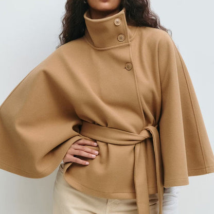 🧥 60% RABATT! 🛡️ Damjacka i Cape-Stil – Ståkrage, Bälte & Elegant Siluett för Vardag och Fest ✨