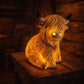 🐮 50% RABATT! 🔥 Varm Highland Light – Lampa i Form av en Highland-ko, Mysig Belysning & Perfekt Sommarsmycke 🏡
