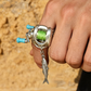 🎣 KÖP 2 FÅ 1 GRATIS! ✨ Miniatyr Fiskerulle Hänge Halsband – Unik Design, Hållbar Metall & Perfekt Present för Fiskare 🐟