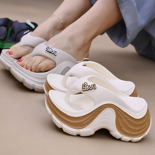 👡 50% RABATT NU! ✨ Plattåiga tångsandaler för damer – Bekväma, retro & stabila – perfekta för sommar, strand eller en dag i parken – sköna att gå i hela dagen ☀️