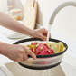 🍲 50% RABATT! 🔥 Hopfällbart mikrovågslock med basmatta – Stänkskydd & ångventil – Passar de flesta tallrikar, diskmaskinssäker – perfekt för ren mikrovågsugn 💨