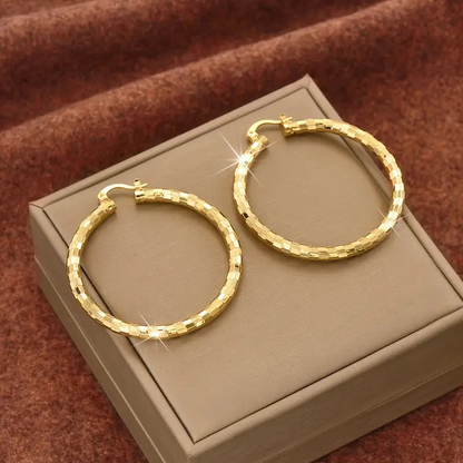 💫 50% OFF NOW! 💥 Women's Minimalist Textured Hoop Earrings – Diamond-cut & snap closure – Everyday glow, perfect for casual or dressy looks ✨