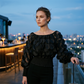 👗 50% RABATT! ✨ Off-shoulder figurnära topp – 3D blomapplikationer & smockad midja – Ballongärmar, romantisk & feminin – perfekt för fest eller sommarbrunch 🌸🌿
